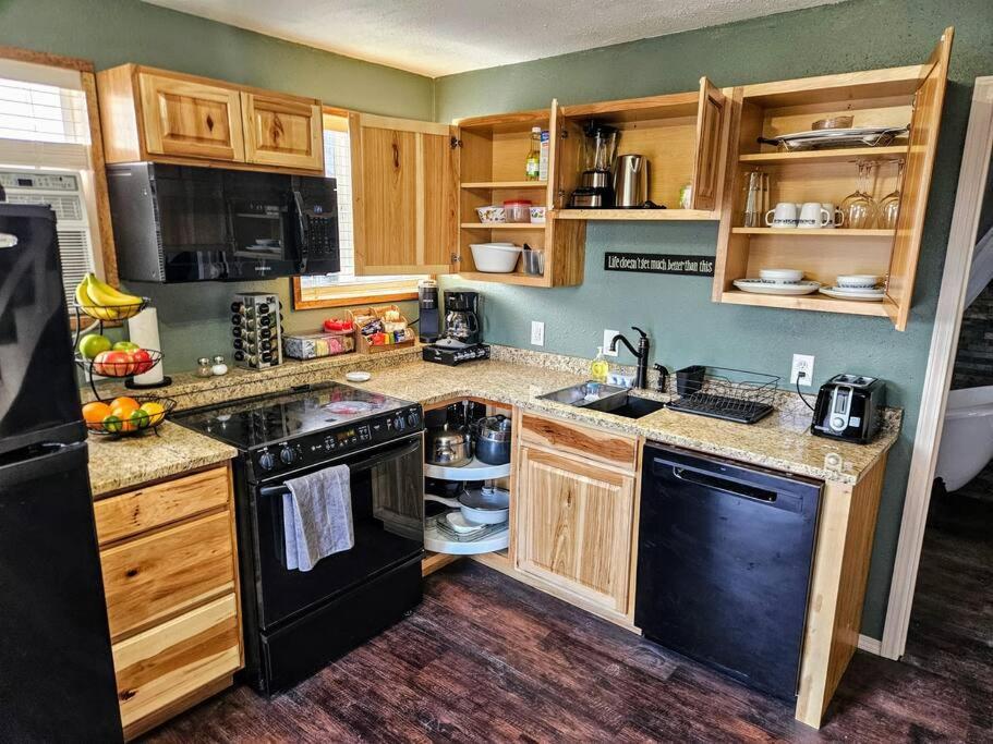 Private Cabin- Breakfast - Double Tub - 75In Tv - Sup - Washer Dryer - Bbq West Point Екстер'єр фото