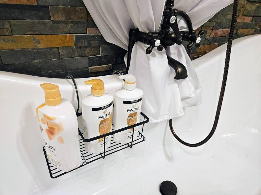 Private Cabin- Breakfast - Double Tub - 75In Tv - Sup - Washer Dryer - Bbq West Point Екстер'єр фото
