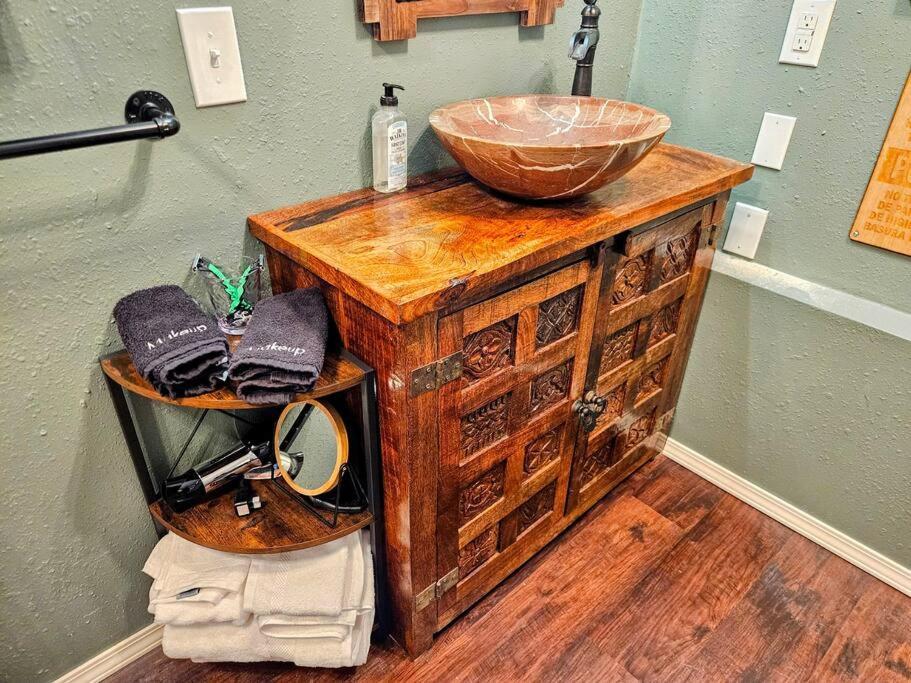 Private Cabin- Breakfast - Double Tub - 75In Tv - Sup - Washer Dryer - Bbq West Point Екстер'єр фото