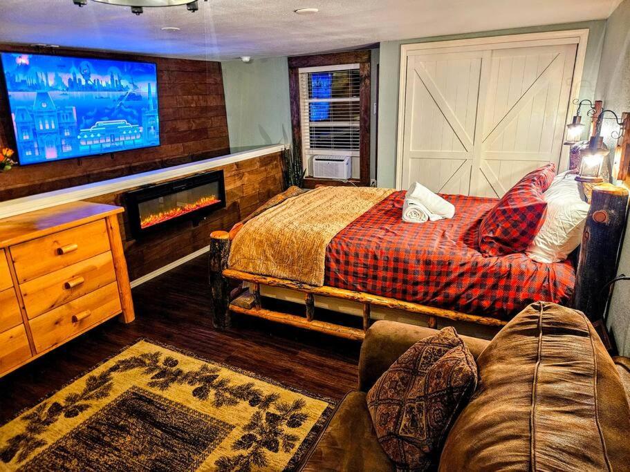 Private Cabin- Breakfast - Double Tub - 75In Tv - Sup - Washer Dryer - Bbq West Point Екстер'єр фото