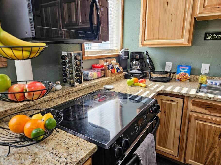 Private Cabin- Breakfast - Double Tub - 75In Tv - Sup - Washer Dryer - Bbq West Point Екстер'єр фото